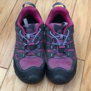 Hiking shoes size 3 very good condition